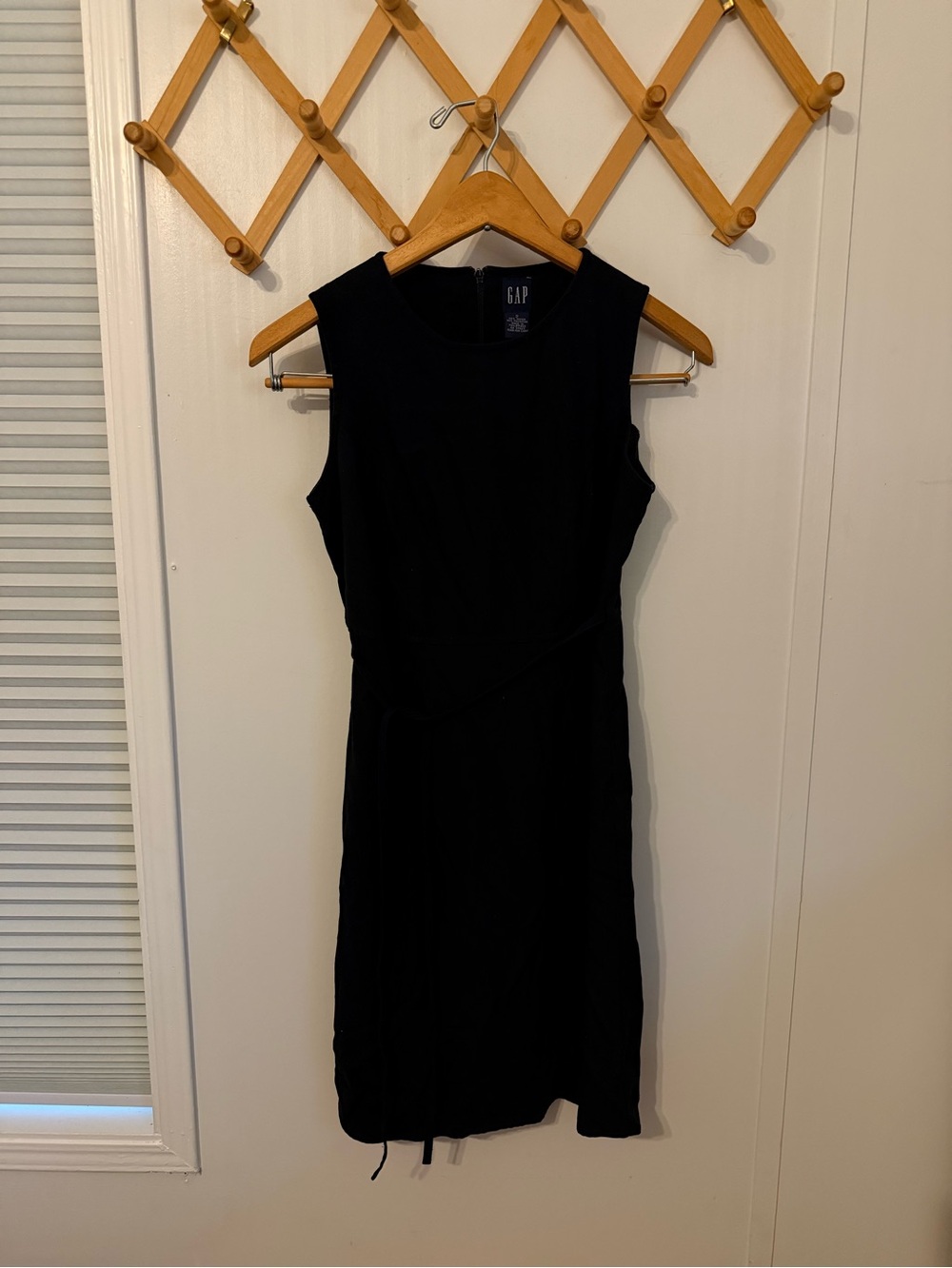 GAP Black Sleeveless Midi Sheath Dress